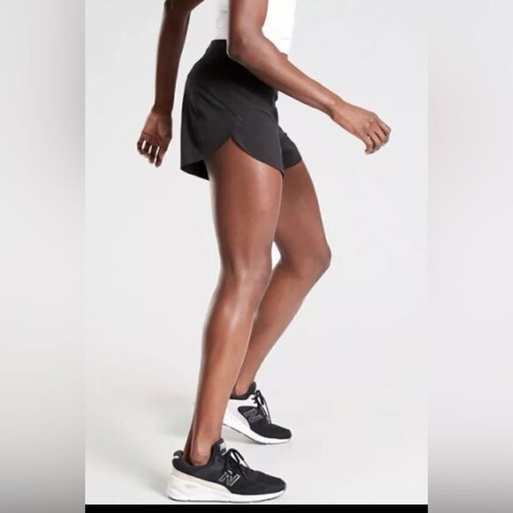 Athleta Run With It 3.5” Shorts Black Size 1X NWOT Retail $59 with Zipper Pocket - Picture 3 of 4